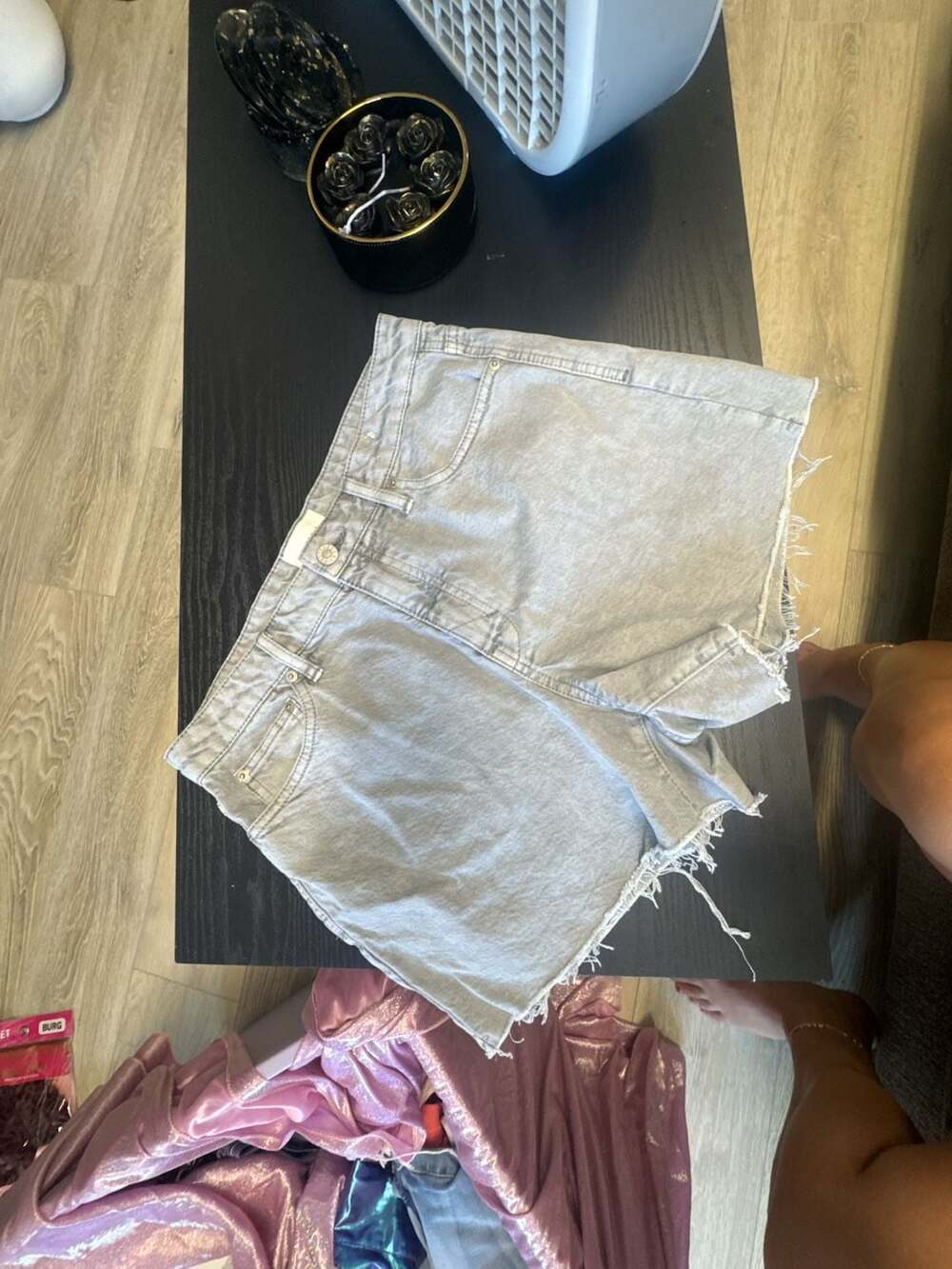 Unpublished Emma Denim Shorts Size 28 Light Wash Cut-Off